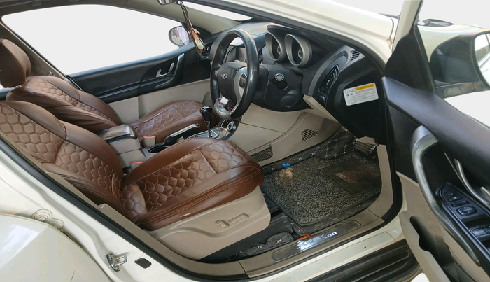 2017 Mahindra XUV500 W10 AT, Diesel, Automatic, 1,97,559 km, interior