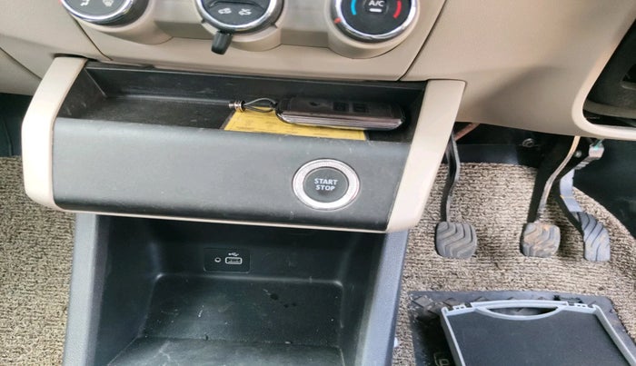 2022 Renault TRIBER RXZ, Petrol, Manual, 24,595 km, interior