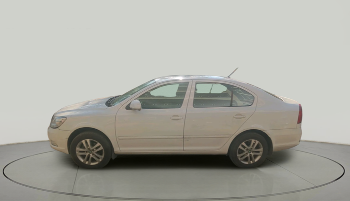 2013 Skoda Laura ELEGANCE 2.0 TDI CR AT, Diesel, Automatic, 1,29,165 km, exterior