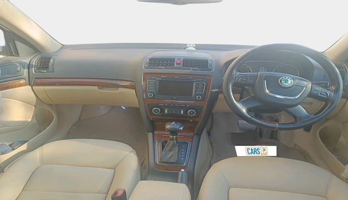 2013 Skoda Laura ELEGANCE 2.0 TDI CR AT, Diesel, Automatic, 1,29,165 km, interior