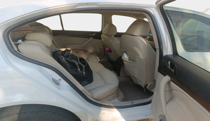 2013 Skoda Laura ELEGANCE 2.0 TDI CR AT, Diesel, Automatic, 1,29,165 km, interior