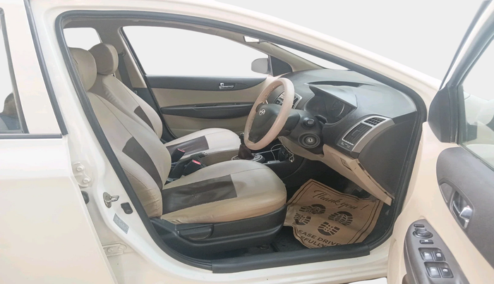 2013 Hyundai i20 MAGNA 1.2, Petrol, Manual, 30,611 km, interior