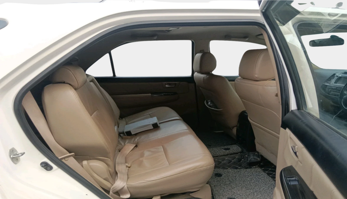 2014 Toyota Fortuner 3.0 4X2 MT, Diesel, Manual, 1,21,804 km, interior