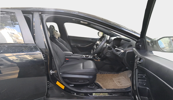 2025 Tata Curvv Accomplished Plus A 1.5 Diesel 7DCA, Diesel, Automatic, 2,573 km, interior