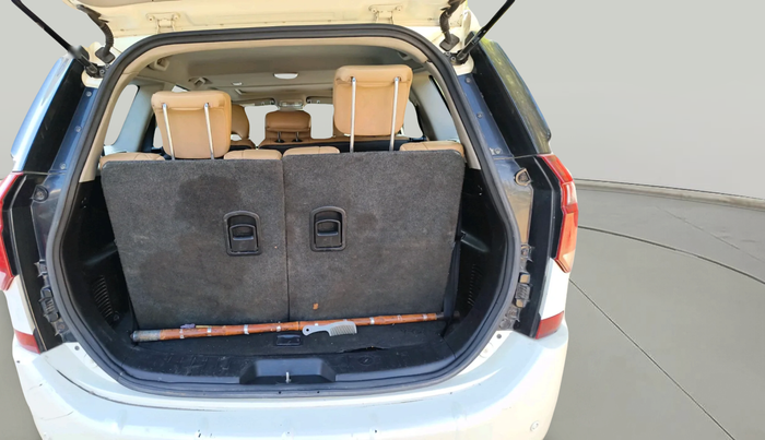 2018 Mahindra XUV500 W11, Diesel, Manual, 2,23,991 km, exterior