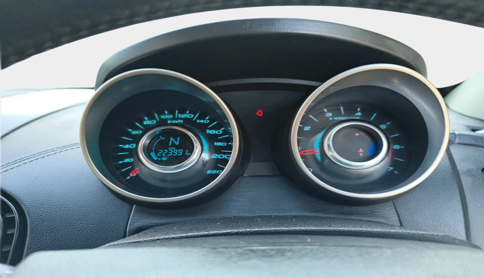 2018 Mahindra XUV500 W11, Diesel, Manual, 2,23,991 km, interior