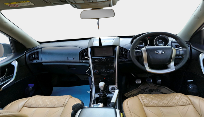 2018 Mahindra XUV500 W11, Diesel, Manual, 2,23,991 km, interior