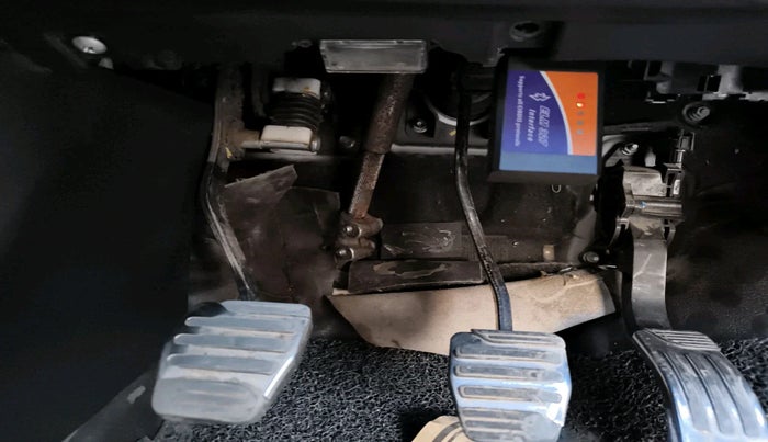 2018 Mahindra XUV500 W11, Diesel, Manual, 2,23,991 km, interior