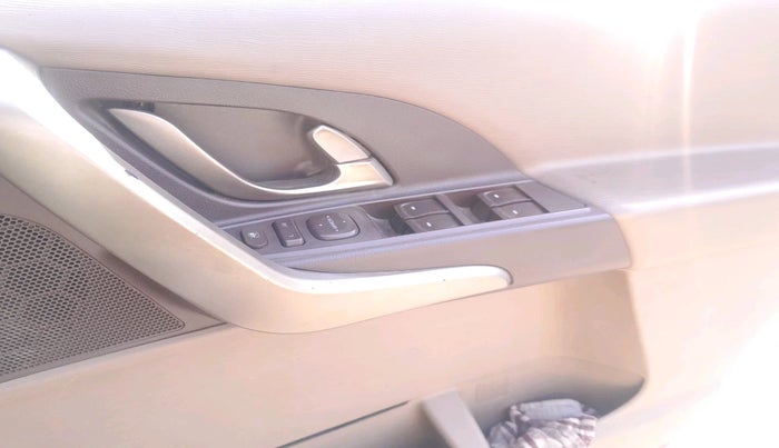 2015 Mahindra XUV500 W8, Diesel, Manual, 77,225 km, interior