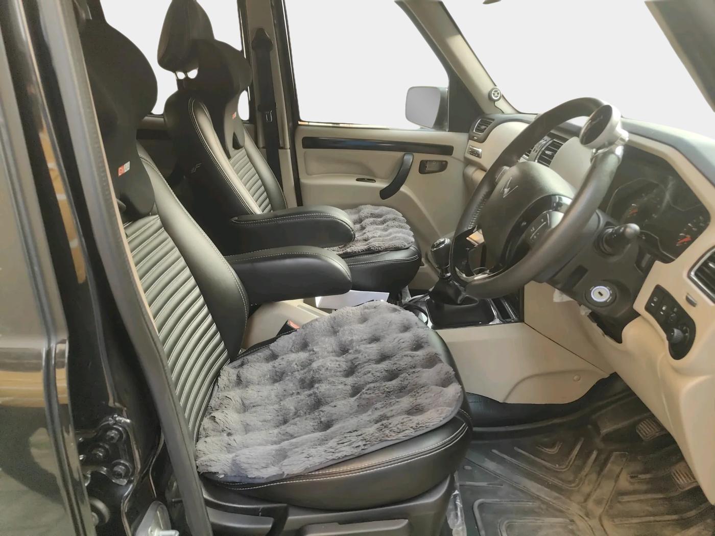 2025 Mahindra SCORPIO CLASSIC S11 7STR, Diesel, Manual, 16,227 km, interior