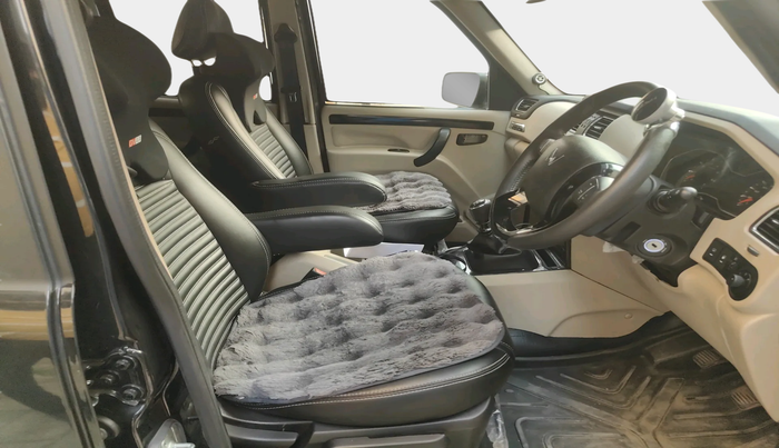 2025 Mahindra SCORPIO CLASSIC S11 7STR, Diesel, Manual, 16,227 km, interior