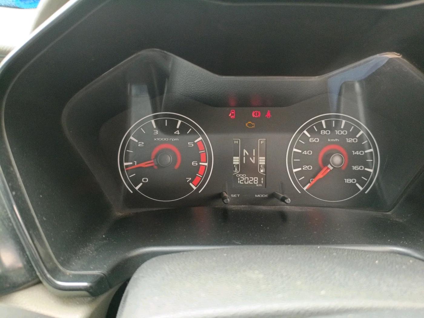 2016 Mahindra Kuv100 K4 6 STR, Petrol, Manual, 1,20,281 km, interior