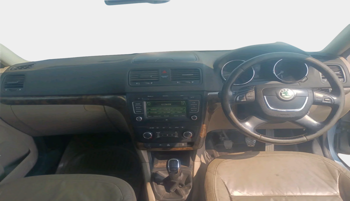 2011 Skoda Yeti ELEGANCE 2.0 TDI CR 4X4, Diesel, Manual, 1,15,980 km, interior