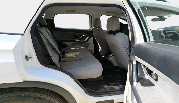 2024 Tata Safari PURE (O), Diesel, Manual, 45,698 km, interior