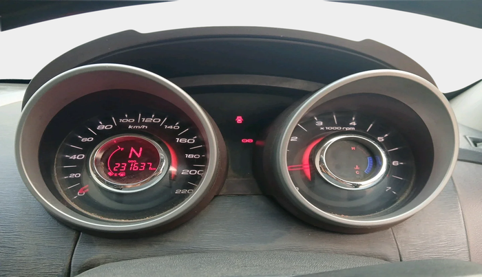 2013 Mahindra XUV500 W8, Diesel, Manual, 2,31,637 km, interior