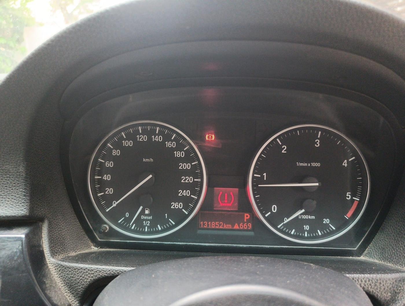 2011 BMW 3 Series 320 D EXCLUSIVE, Diesel, Automatic, 1,31,852 km, interior