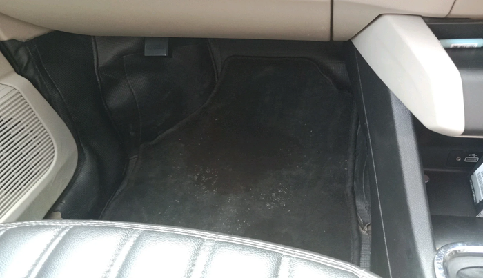 2019 Renault TRIBER RXZ, Petrol, Manual, 52,470 km, interior