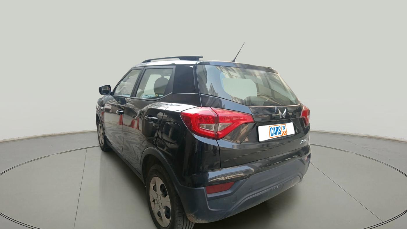 2023 Mahindra XUV300 W6 1.2 PETROL, Petrol, Manual, 12,477 km, exterior