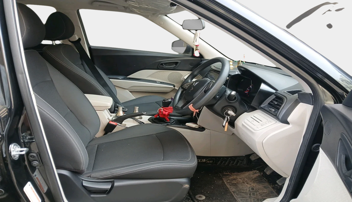 2023 Mahindra XUV300 W6 1.2 PETROL, Petrol, Manual, 12,477 km, interior