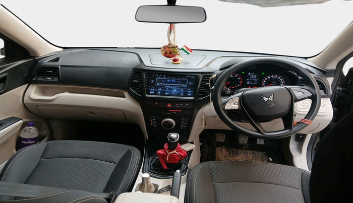 2023 Mahindra XUV300 W6 1.2 PETROL, Petrol, Manual, 12,477 km, interior