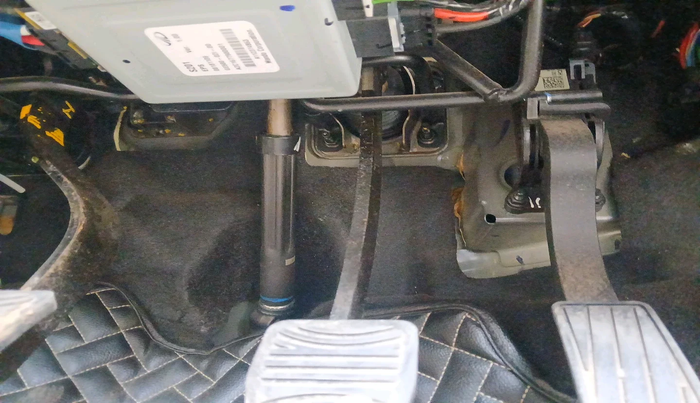 2023 Mahindra XUV300 W6 1.2 PETROL, Petrol, Manual, 12,477 km, interior