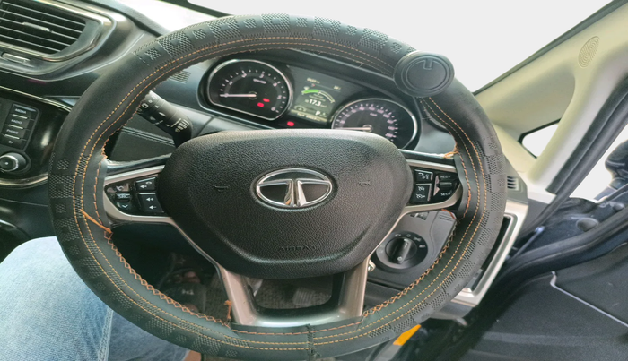 2018 Tata Hexa XTA 4X2 7 STR, Diesel, Automatic, 1,21,141 km, interior