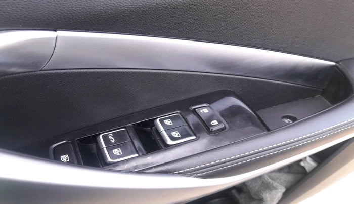 2020 MG HECTOR SHARP HYBRID 1.5 PETROL, Petrol, Manual, 1,00,330 km, interior