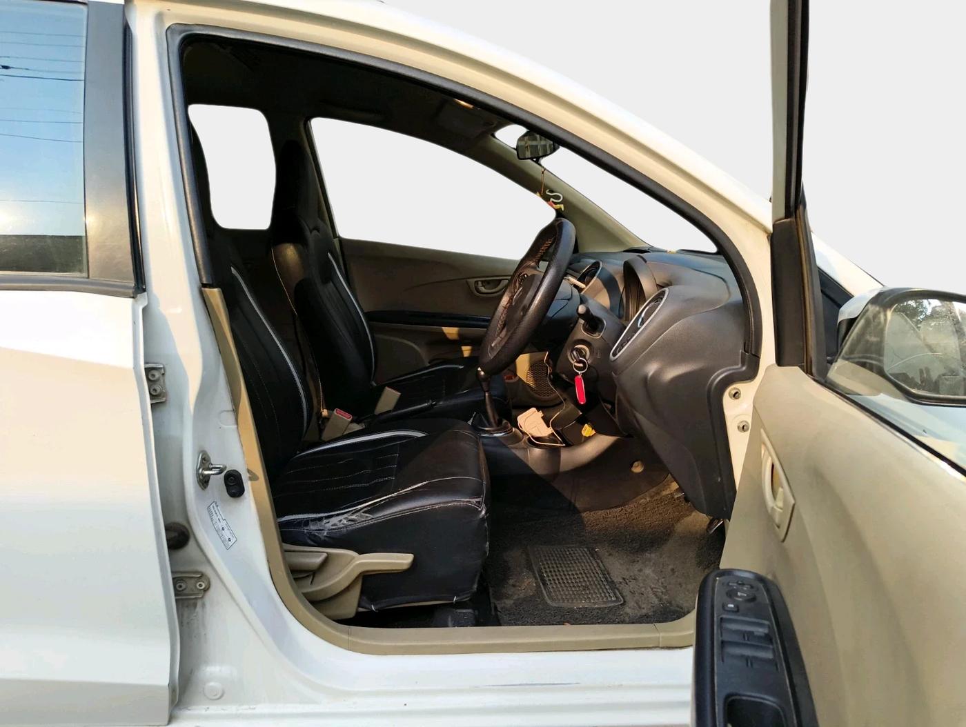 2015 Honda Mobilio 1.5L I-DTEC S, Diesel, Manual, 2,50,240 km, interior