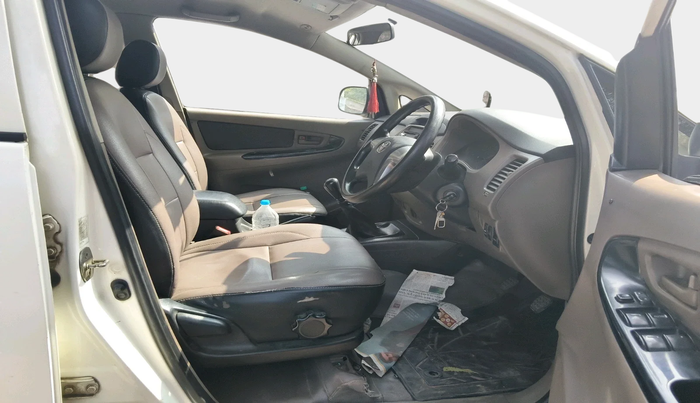 2015 Toyota Innova 2.5 GX 7 STR, Diesel, Manual, 1,82,347 km, interior