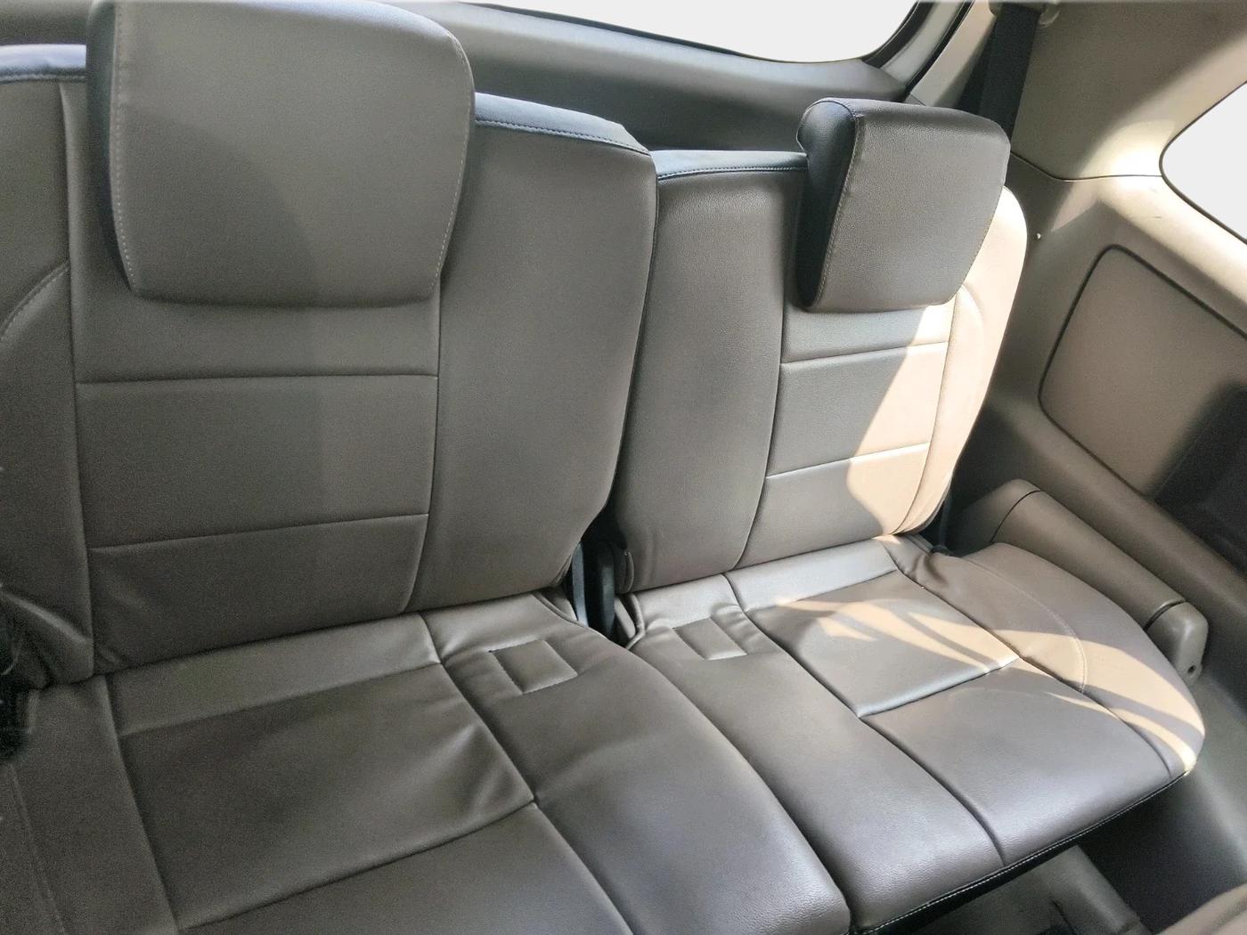 2015 Toyota Innova 2.5 GX 7 STR, Diesel, Manual, 1,82,347 km, interior