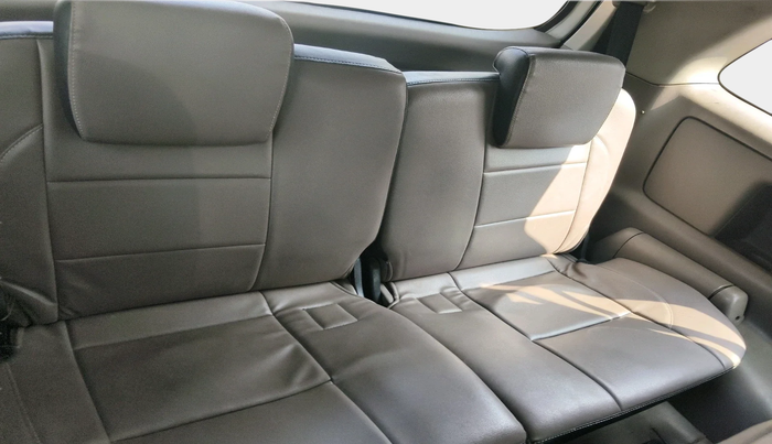 2015 Toyota Innova 2.5 GX 7 STR, Diesel, Manual, 1,82,347 km, interior