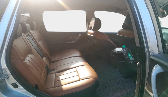 2014 Mahindra XUV500 W6, Diesel, Manual, 1,55,227 km, interior