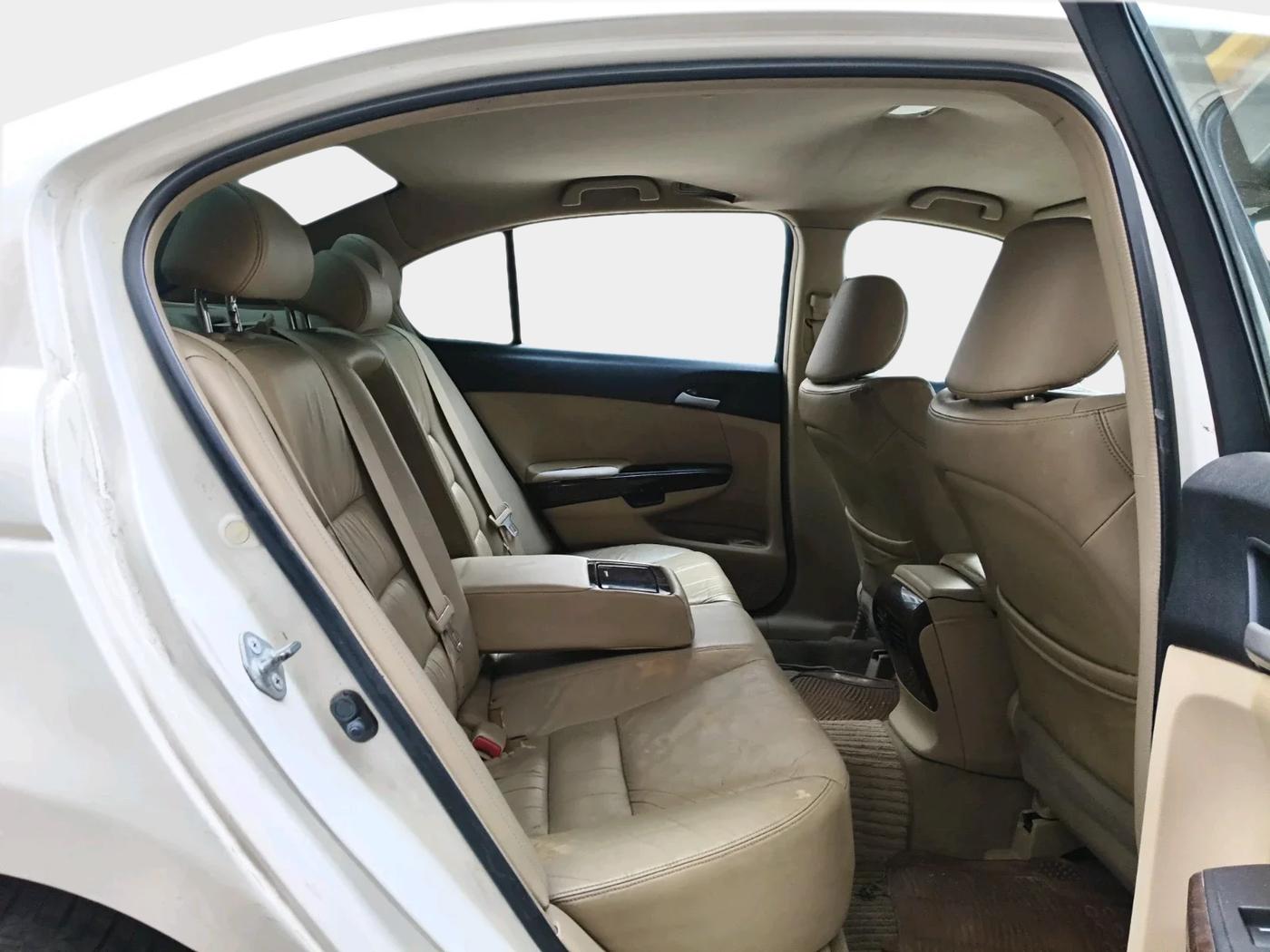 2011 Honda Accord 2.4L I-VTEC MT, Petrol, Manual, 99,277 km, interior