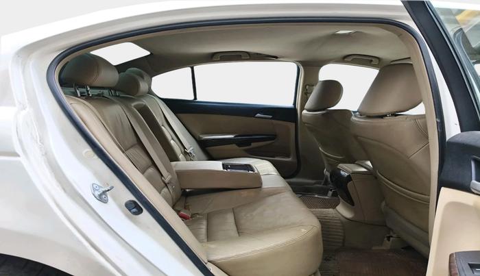 2011 Honda Accord 2.4L I-VTEC MT, Petrol, Manual, 99,277 km, interior