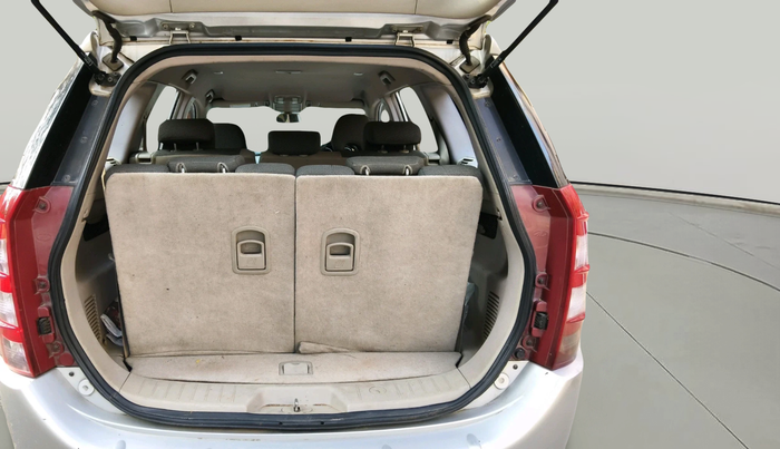 2017 Mahindra XUV500 W6, Diesel, Manual, 1,35,923 km, exterior