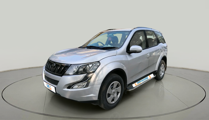 2017 Mahindra XUV500 W6, Diesel, Manual, 1,35,923 km, exterior