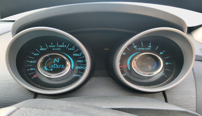 2017 Mahindra XUV500 W6, Diesel, Manual, 1,35,923 km, interior