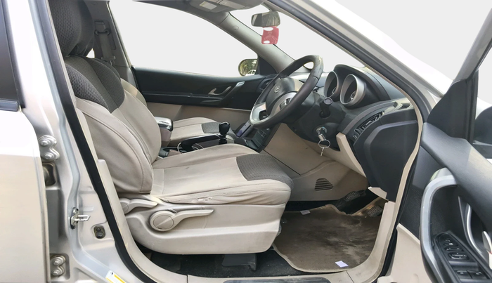 2017 Mahindra XUV500 W6, Diesel, Manual, 1,35,923 km, interior