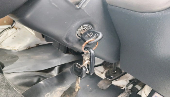 2011 Maruti Eeco 5 STR WITH A/C+HTR CNG, Petrol, Manual, 2,87,655 km, interior