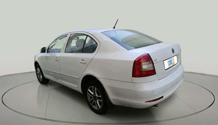 2013 Skoda Laura AMBIENTE 2.0 TDI CR MT, Diesel, Manual, 2,11,032 km, exterior