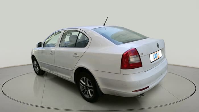 2013 Skoda Laura AMBIENTE 2.0 TDI CR MT, Diesel, Manual, 2,11,032 km, exterior