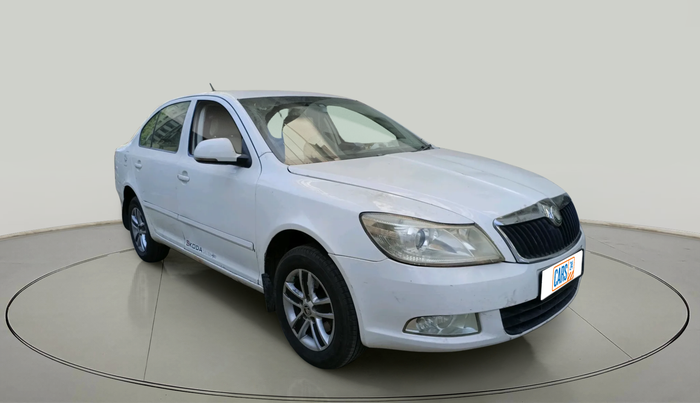 2013 Skoda Laura AMBIENTE 2.0 TDI CR MT, Diesel, Manual, 2,11,032 km, exterior