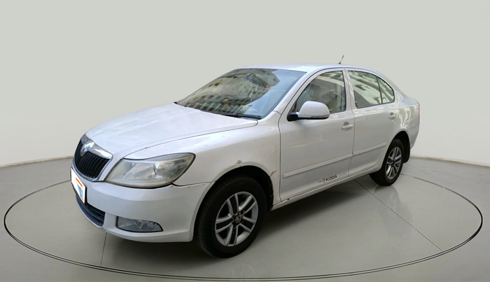 2013 Skoda Laura AMBIENTE 2.0 TDI CR MT, Diesel, Manual, 2,11,032 km, exterior