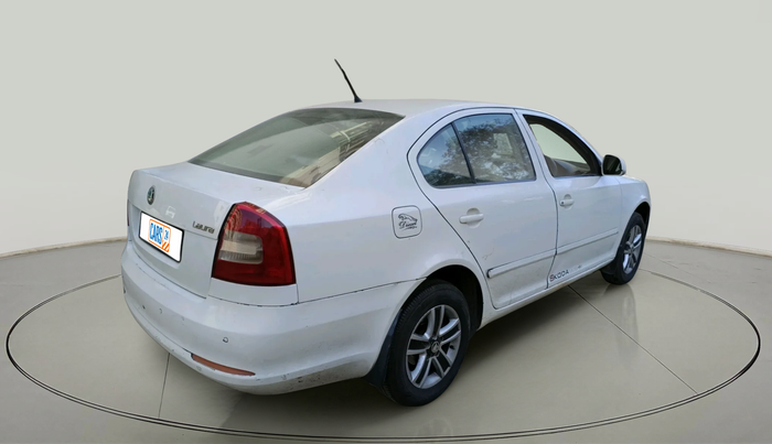 2013 Skoda Laura AMBIENTE 2.0 TDI CR MT, Diesel, Manual, 2,11,032 km, exterior