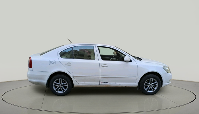 2013 Skoda Laura AMBIENTE 2.0 TDI CR MT, Diesel, Manual, 2,11,032 km, exterior