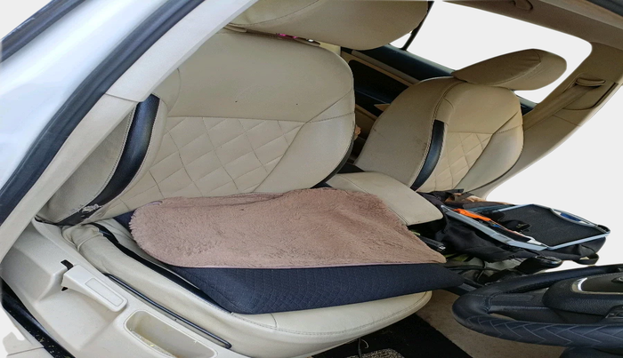 2013 Skoda Laura AMBIENTE 2.0 TDI CR MT, Diesel, Manual, 2,11,032 km, interior