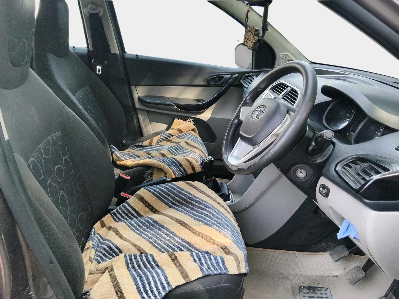 2017 Tata Tiago XT PETROL, Petrol, Manual, 1,61,376 km, interior