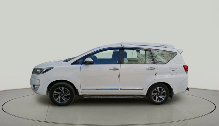 2024 Toyota Innova Crysta GX Plus 8 STR, Diesel, Manual, 26,004 km, exterior