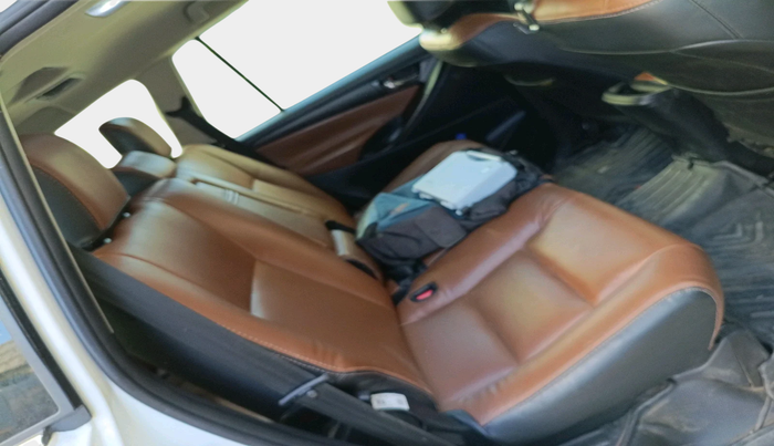 2024 Toyota Innova Crysta GX Plus 8 STR, Diesel, Manual, 26,004 km, interior