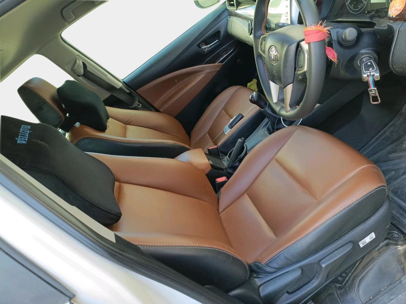 2024 Toyota Innova Crysta GX Plus 8 STR, Diesel, Manual, 26,004 km, interior